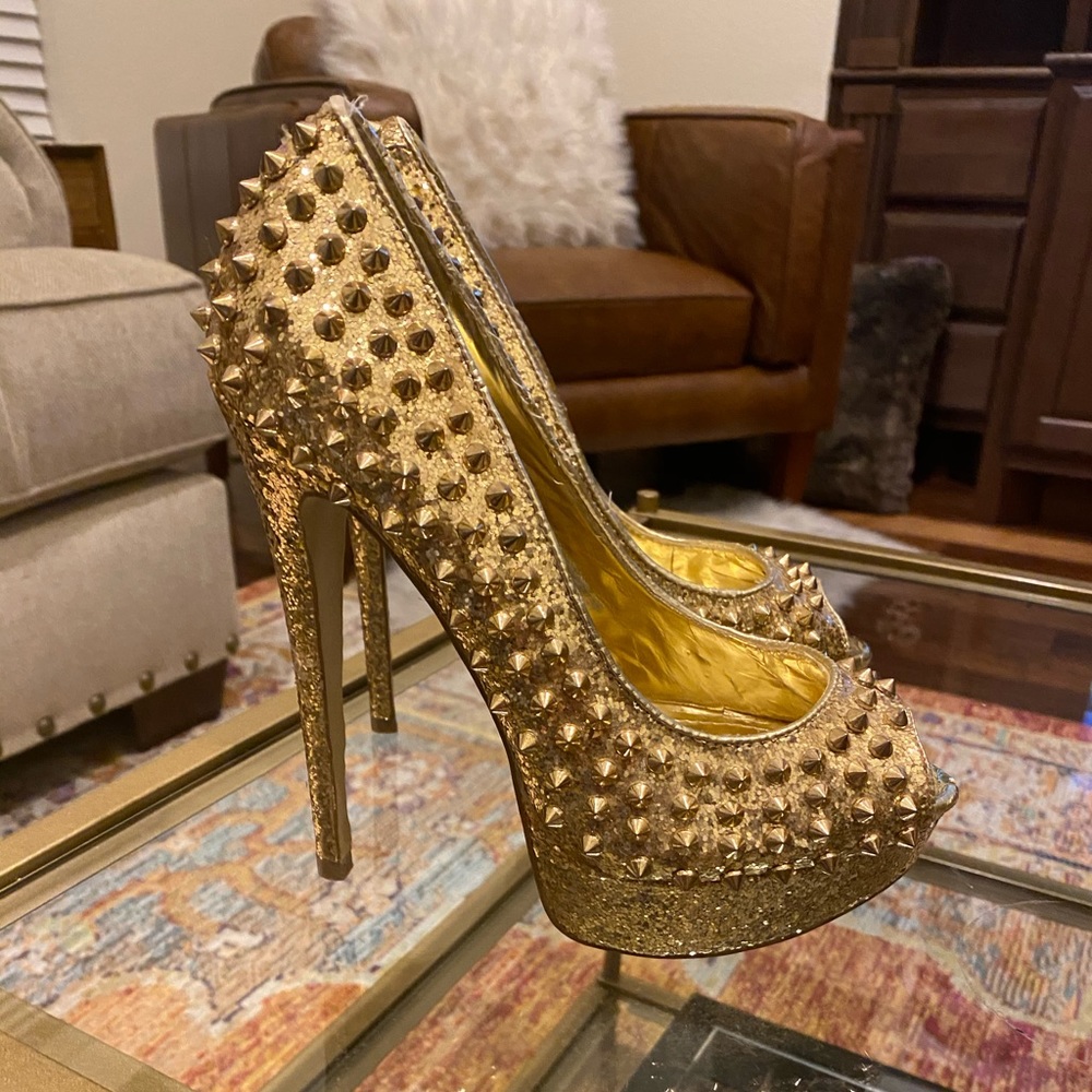 Gold spiked stud Steve Madden heel sz 7 open toe